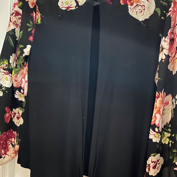 T.D.C. EUC BLACK BLOUSE WITH OPEN BACK & LONG ROSE SLEEVES - Picture 8 of 11